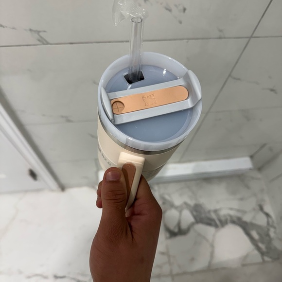 Stanley Cup Biggest Size Rose Quartz - Picture 3 of 4